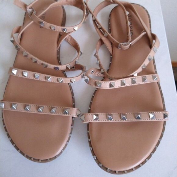 Torrid 10.5W Embellished Sandals excellent condition - Picture 1 of 6